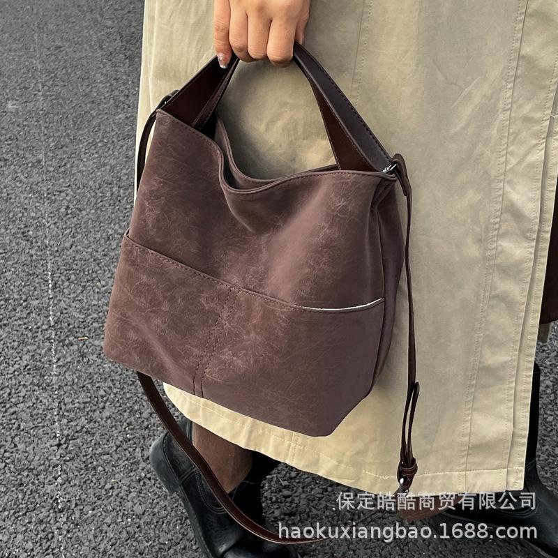 This year's popular small bag women's autumn and winter 2025 new matte retro messenger bag Korean version portable bucket bag