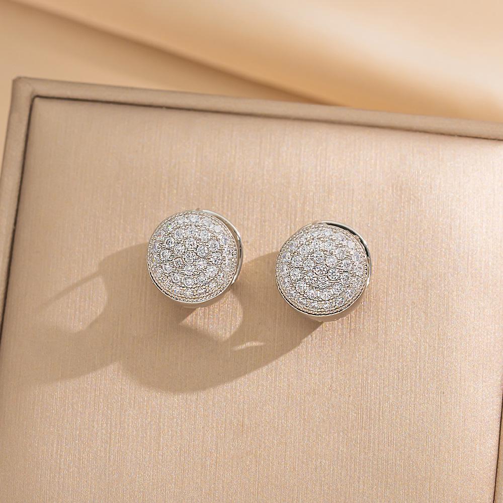 Eleganckie kolczyki sztyfty z cyrkoniami w kształcie koniczynki i misia - Nowy szykowny design