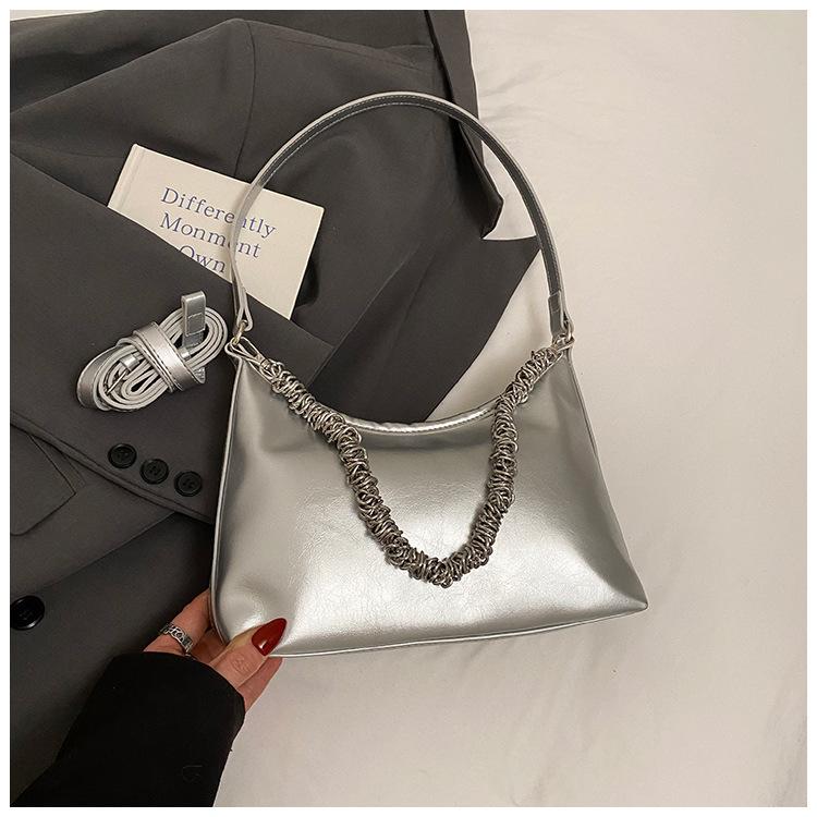 2025 new bag light luxury women simple versatile commuting large capacity niche design messenger bag