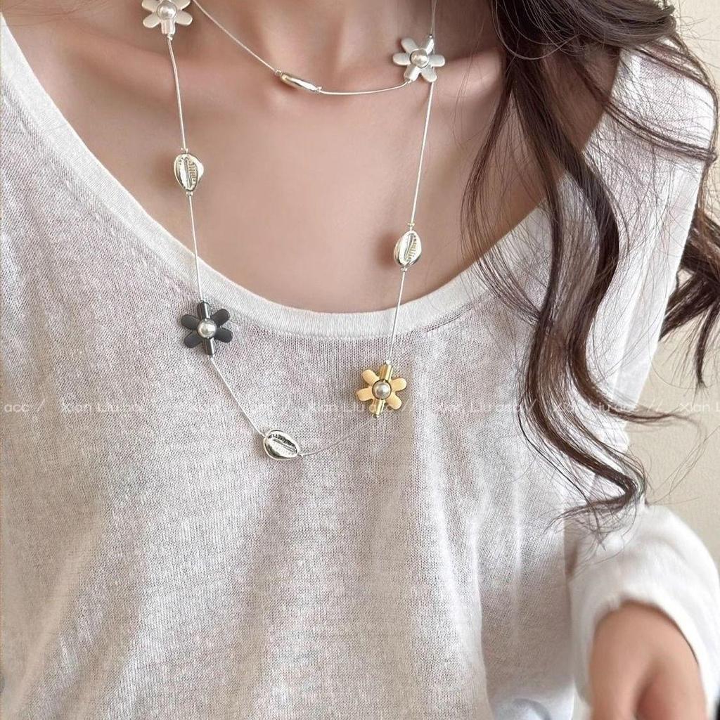Erhai Flowing Clouds: Multi-use Metal Flower Patchwork Necklace with Clavicle Chain Design
