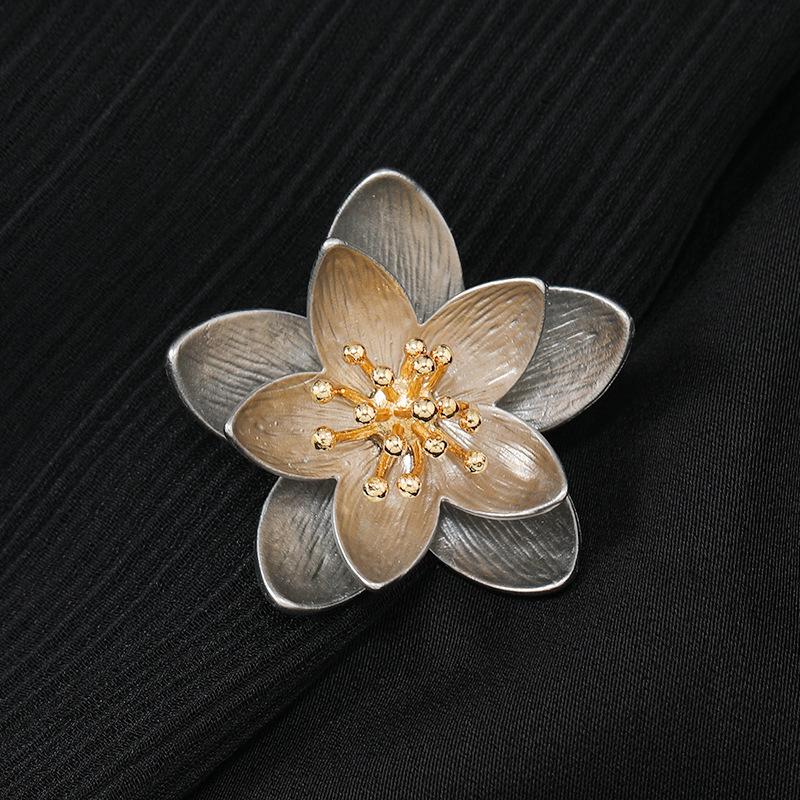 New Chinese design lotus brooch retro literary Chinese style neckline pin exquisite high-end cheongsam accessories women