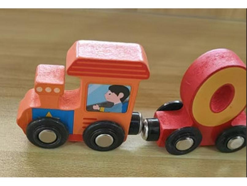 Children's Wooden Magnetic Number Blocks Train - Educational Toy for Ages 3-6