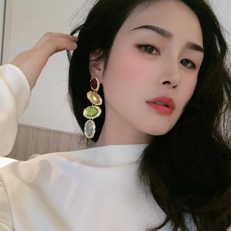 Длинные серьги из цветного стекла с драгоценными камнями, персонализированные, преувеличенные, контрастные, серьги в стиле легкой роскоши