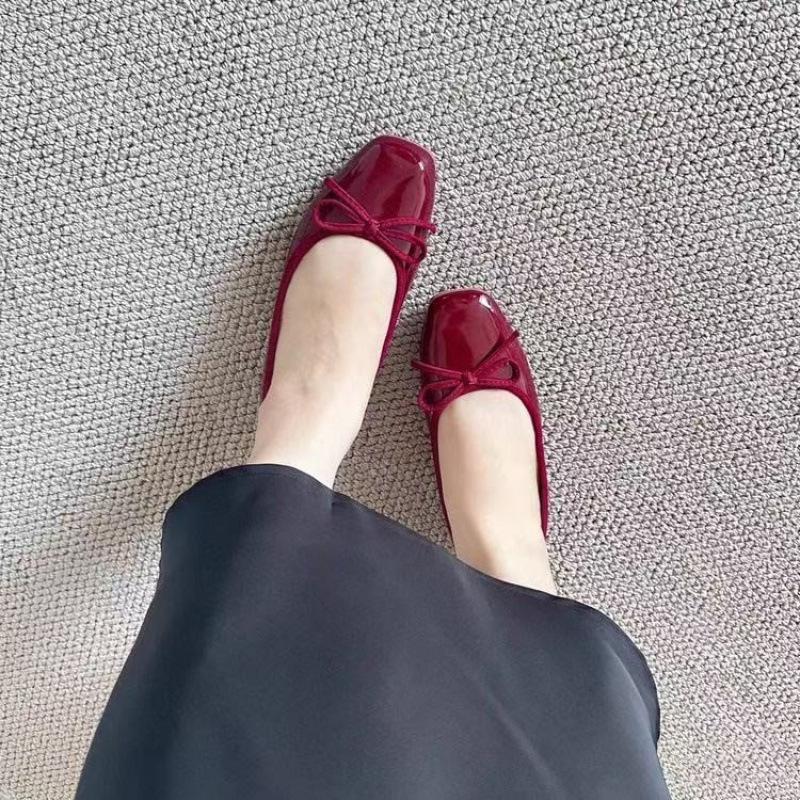 Red Single Shoes Women's 2025 New French Style with Skirt Temperament Spring and Autumn Patent Leather Inner Height Increase Shallow Mouth Ballet