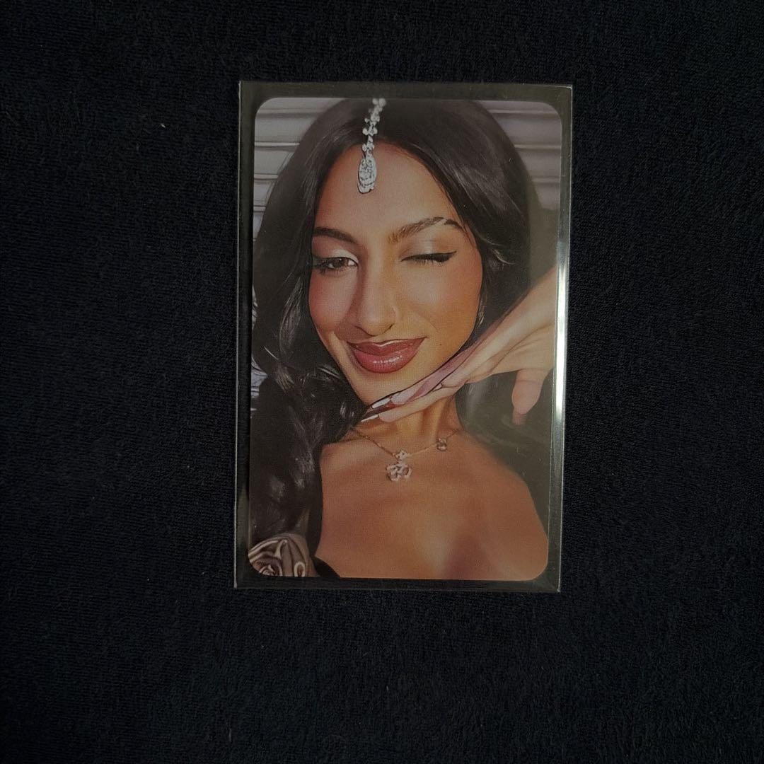 

[Б/У] KATSEYE Soundwave POP UP Бонус при покупке Трейдинговая карта Лала