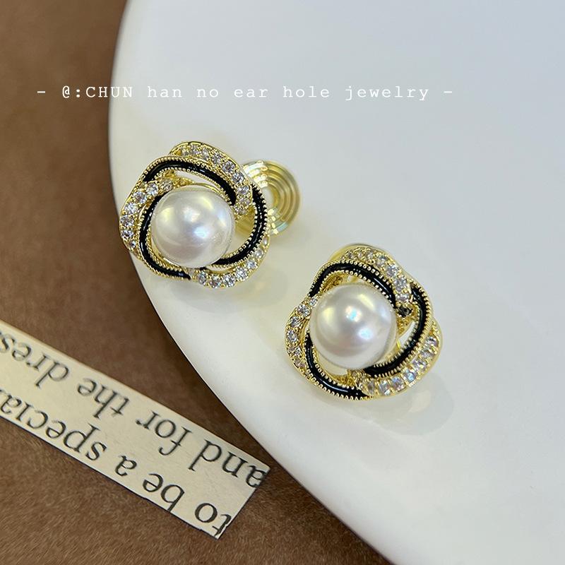 Micro-inlaid zircon wound pearl earrings, mosquito coil disc, high-end sense, exquisite, small oil-dripping stud earrings, French elegant earrings.