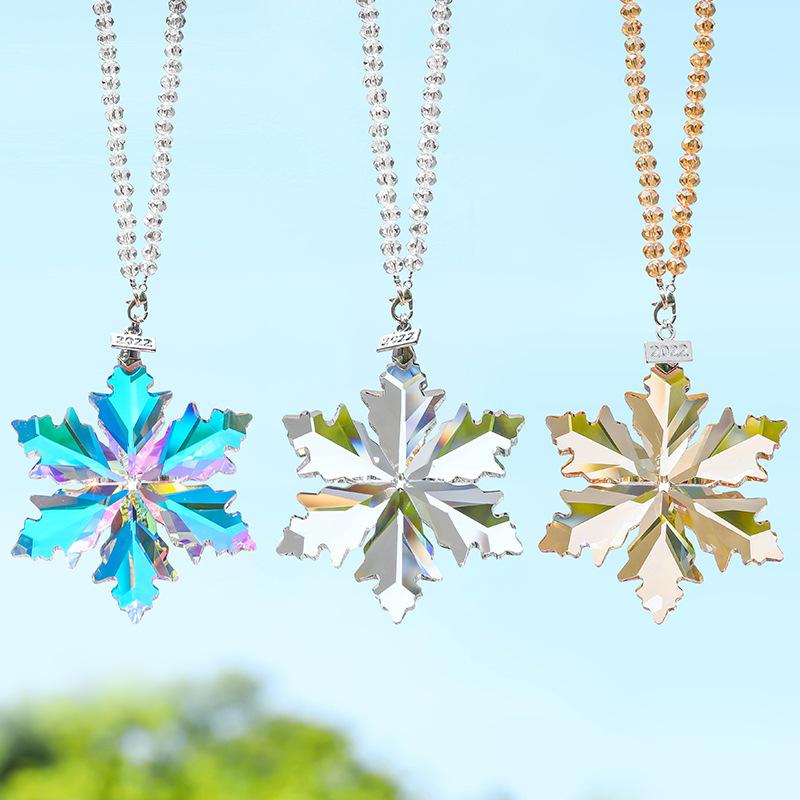 Snowflake Suncatcher Car Pendant Hanging Crystal Wind Chimes Handicraft Rainbow Prism Garden Car Christmas Tree Home Decor Gift
