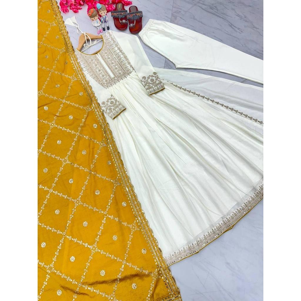 *Uvádíme nový vzhled oblečení na párty Pur Chinon Silk Fancy Anarkali šaty, Dupatta & Bottom Set*