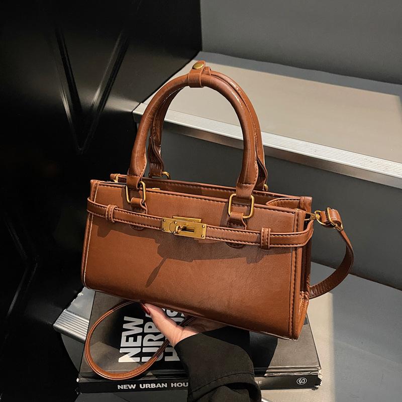 Korean version of simple and versatile niche portable commuter bag women's 2025 autumn and winter new high-end textured messenger tote bag