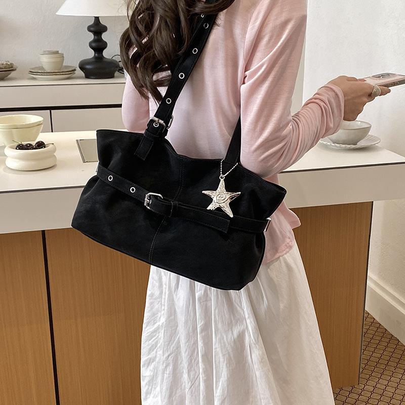 Borsa a tracolla capiente da sottoascellare, stile a spalla singola, con texture di alta qualità per il pendolarismo quotidiano.