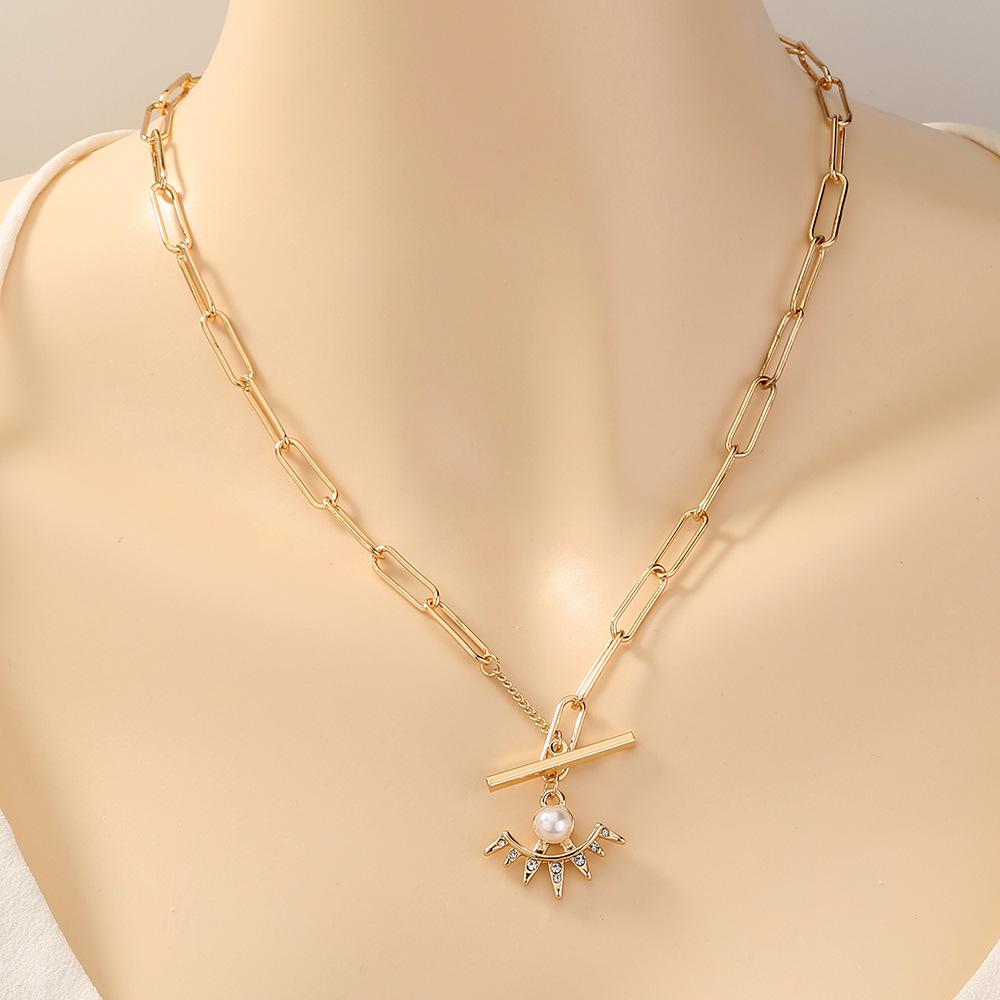 Trendy Retro Butterfly Pendant Clavicle Chain - Summer Chrysanthemum Necklace