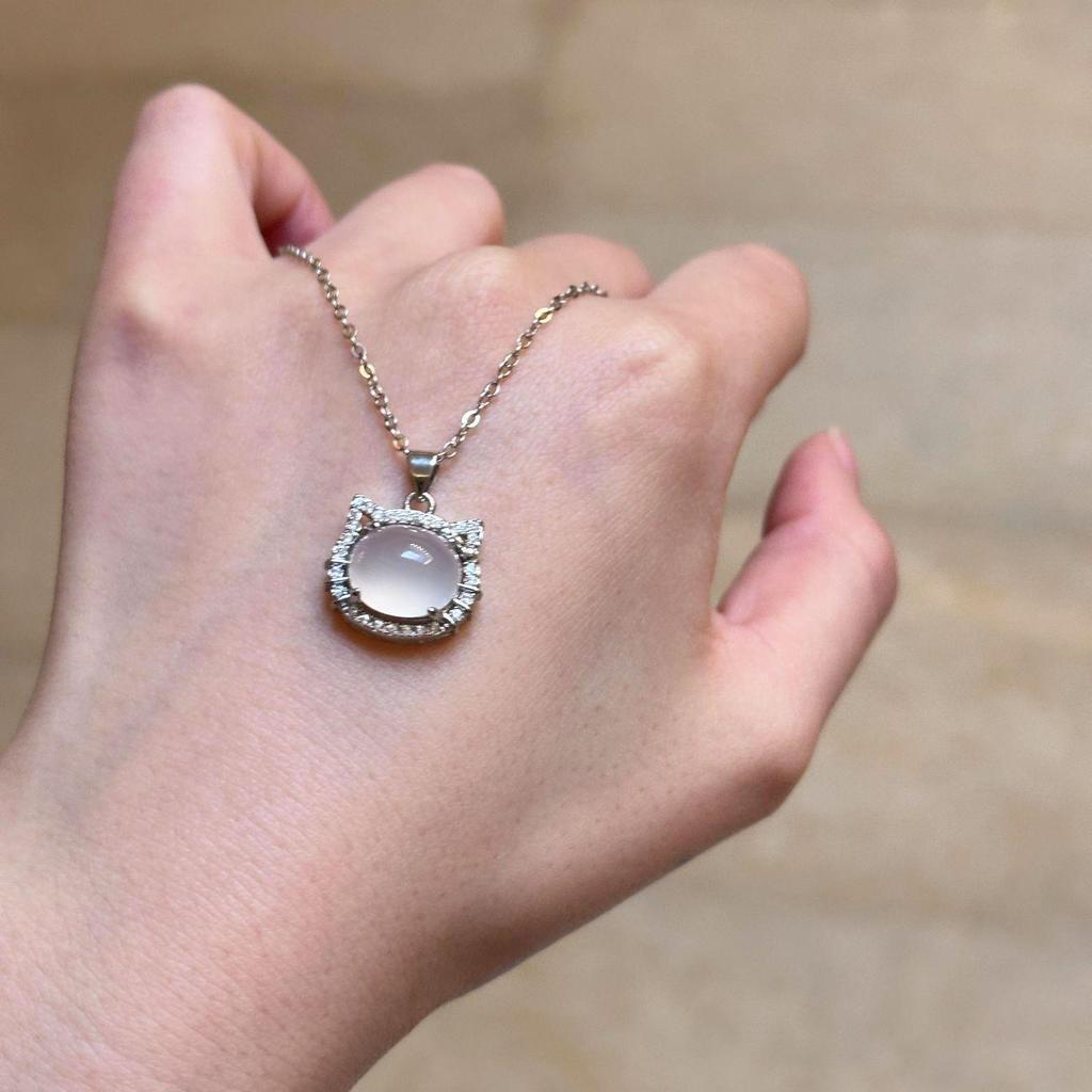 Shengwei Chalcedony Pendant: Luxury High-Ice Cat Heart Necklace, Sweet and Versatile High-End Design