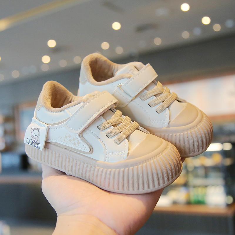 Fleece baby shoes board shoes children's shoes winter cotton shoes warm sports shoes waterproof male and female students 0-6 years old leather