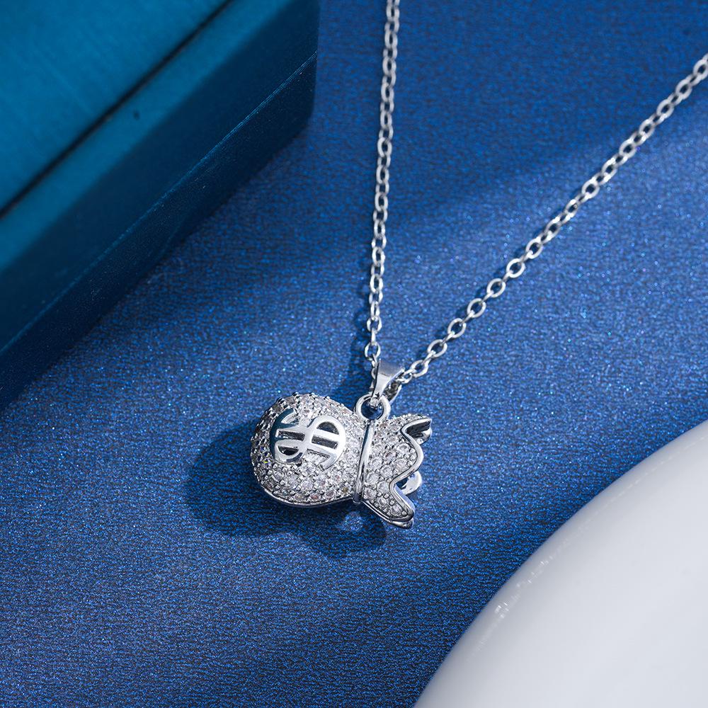Korean Style Titanium Steel Pendant Necklace - Simple, Versatile Clavicle Chain for Women