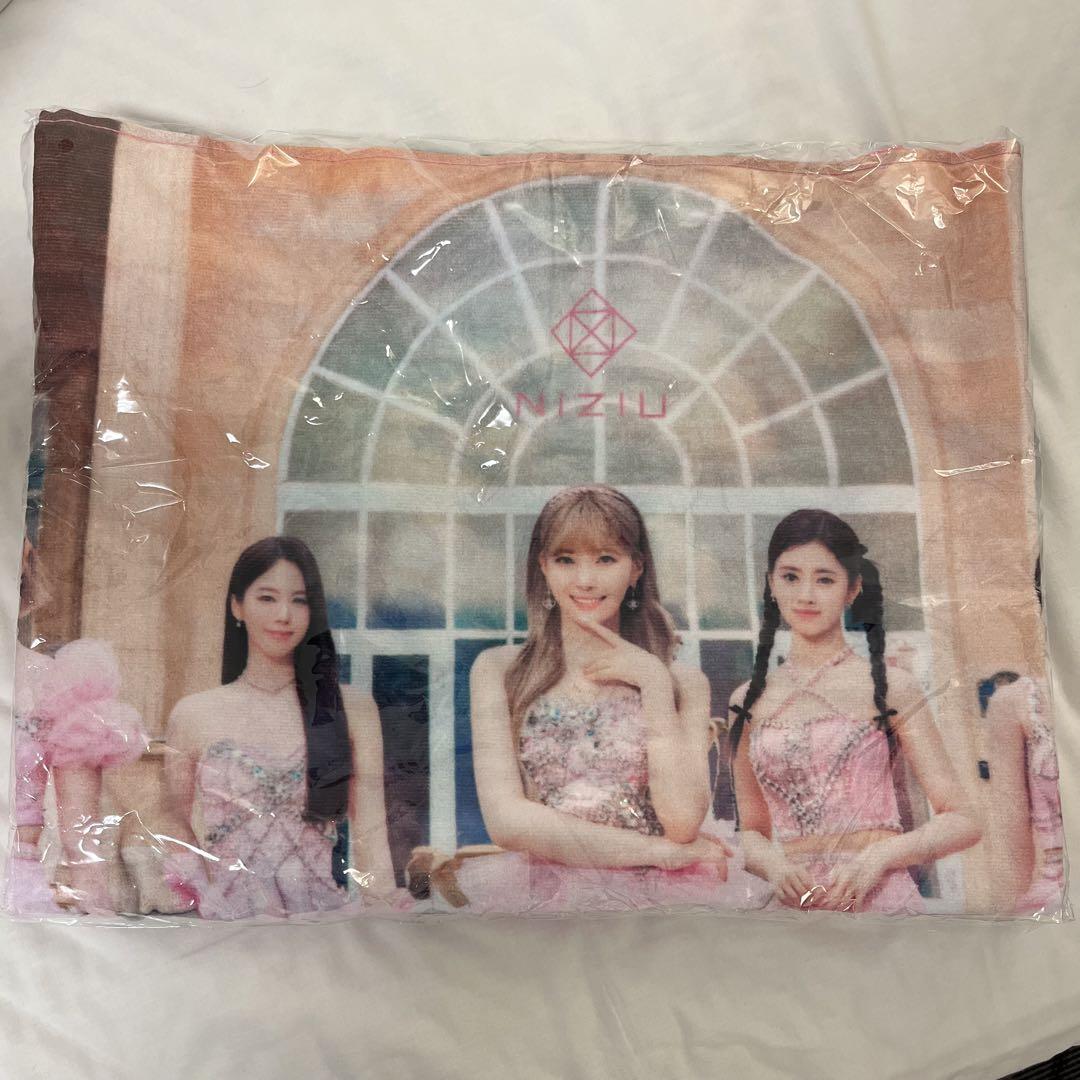 

[USED] NiziU Stadium Upgrade Bath Towel