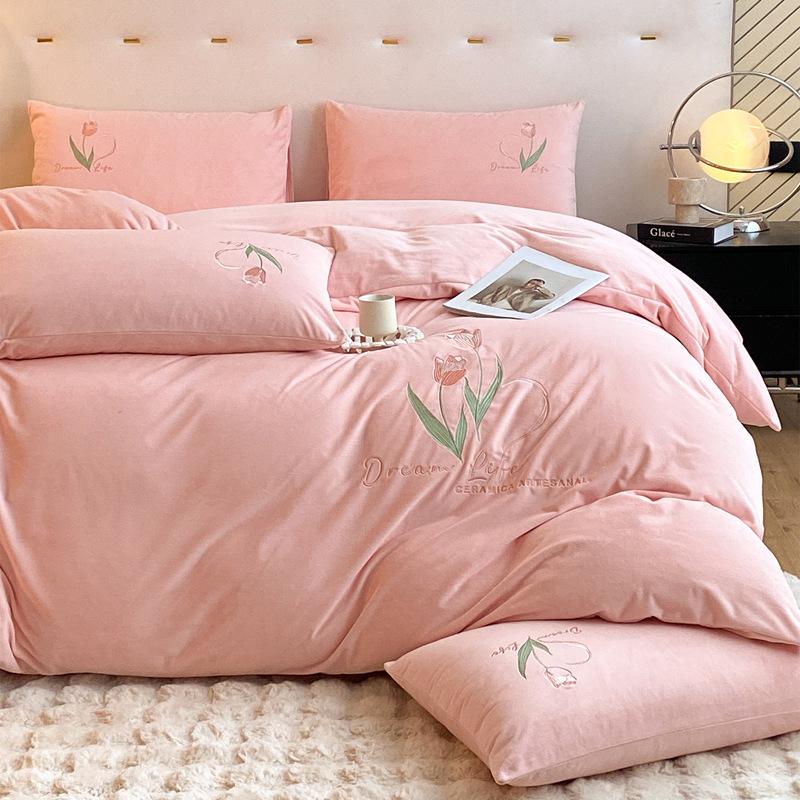 Plush Coral Fleece Winter Bedding Set: Thickened Velvet Duvet Cover, Flannel Bed Sheet, and Pillowcases