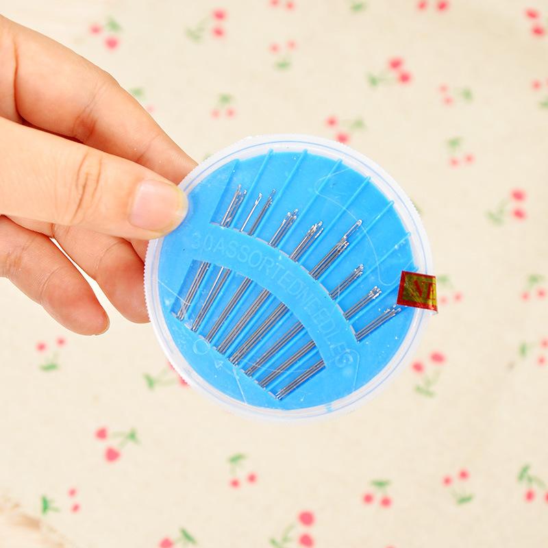 Sada domácí šicí krabice, krabička na jehly ve tvaru disku, šicí jehla, ruční šicí jehla, ruční jehla.