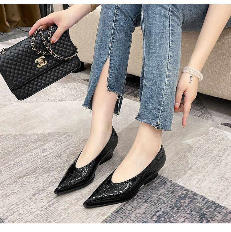 2025 Retro V-Ausschnitt Rutschfeste Klobiger Absatz Spitzschuh Mittelhoher Absatz Damenschuhe