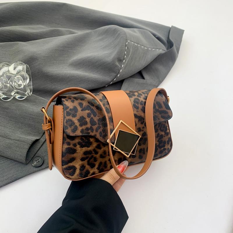 Sweet and Cool Style Leopard Print Spice Girl Bag Women 2025 New Niche Design Baguette Bag High-end Shoulder Bag Underarm Bag