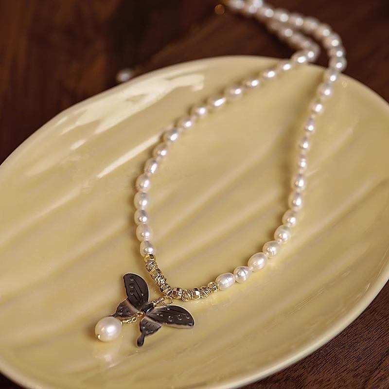Freshwater Pearl Choker Necklace with Mother-of-Pearl Butterfly Design