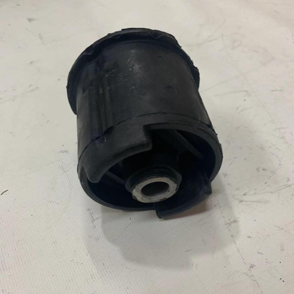 Pouzdro zadní nápravy pro BMW E34/E32 - Číslo dílu 33311129760