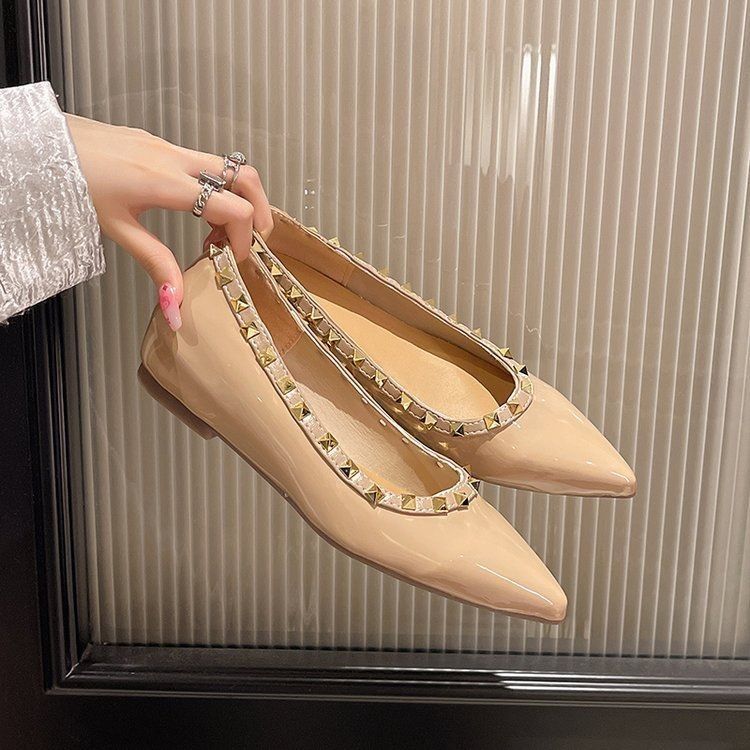Daily Versatile Pointed Rivets Casual Shallow Mouth Non-slip Shoes Summer Korean Version Casual Style Comfortable Single Shoes