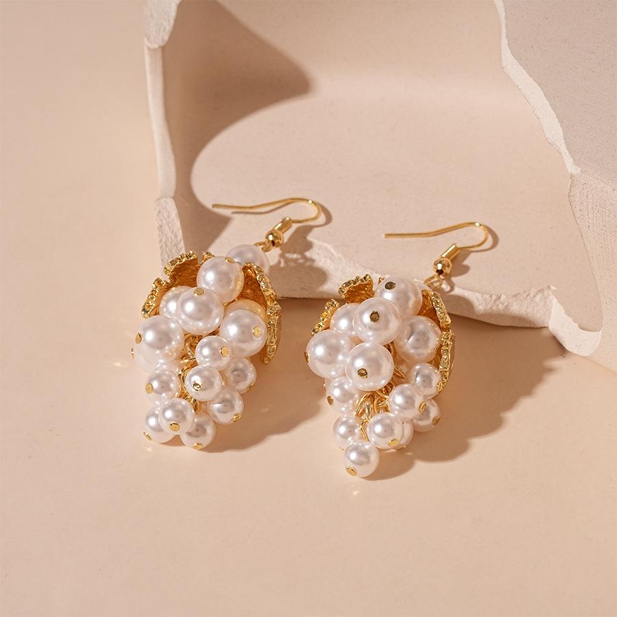 Baroque leaf grape imitation pearl fringed ear hook earrings French retro niche temperament high-end earrings women
