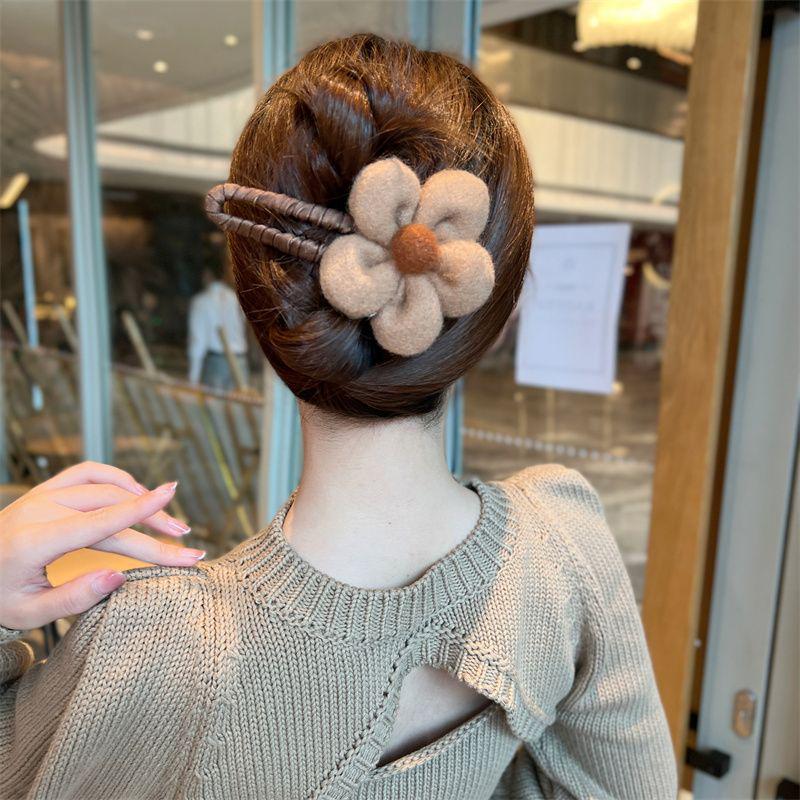 Retro Plush Flower Duck Hairpin – Elegant Fabric Hair Accessory