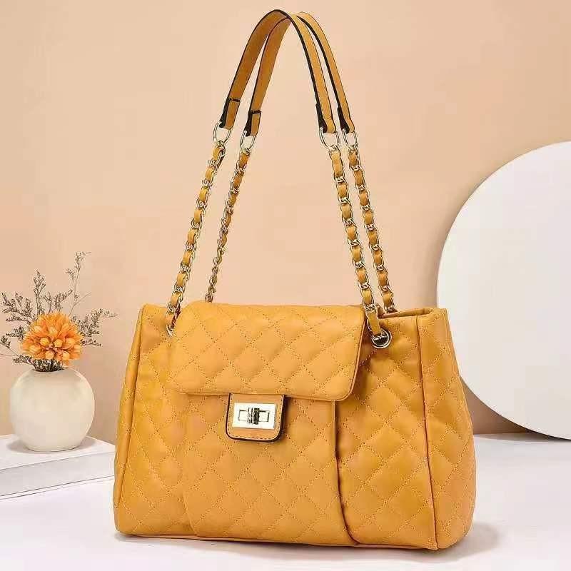 Stylish High-end Women's Bucket Bag Spacious Versatile Shoulder Crossbody Bag With Chain And Lock Design