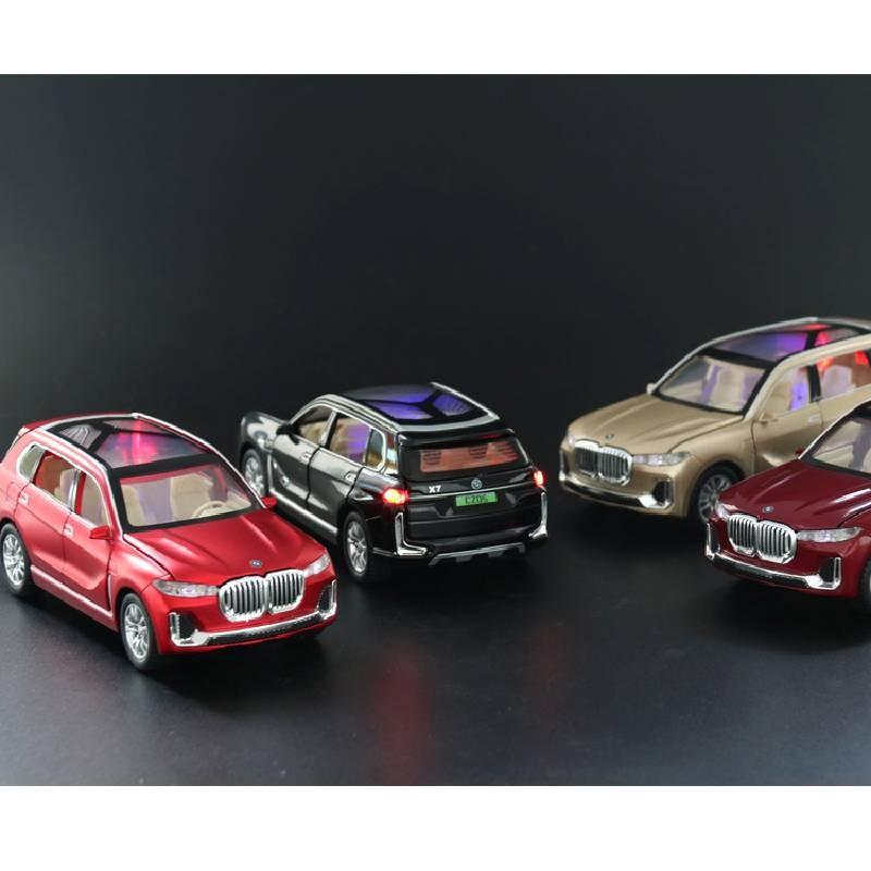 Diecsimulation Alloy Suv Sedan Model Toy With Sound And Functions Light