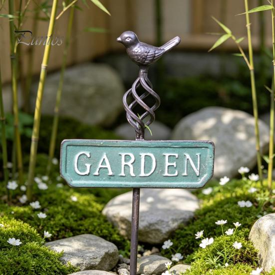 Gardening Gifts for Plant Lovers Retro Bird Garden Stake, Metal Sign Rustic Decorative Stakes Yard Decoration with Stake Flower Bed, Lawn