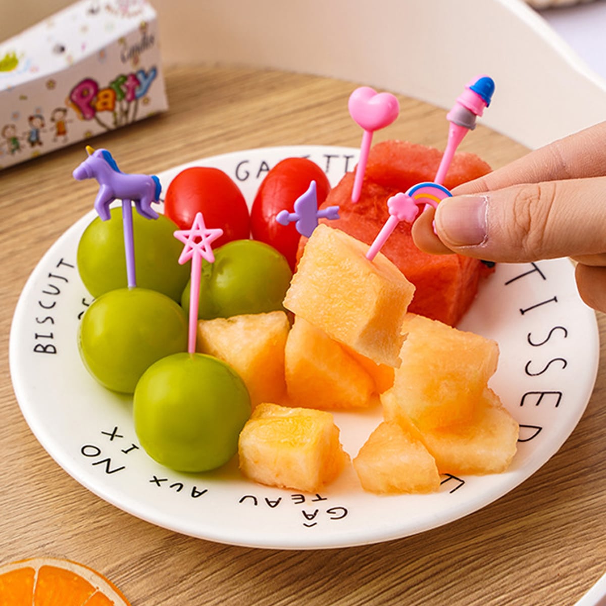 

Набор мини-вилок для фруктов Единорог для детей, милый декор для бенто-бокса, десертные вилки, мультяшные зубочистки, принадлежности для вечеринки с тортом и десертом, случайный цвет