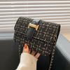 Borsa quadrata estiva alla moda in elegante bianco e nero per look casual chic