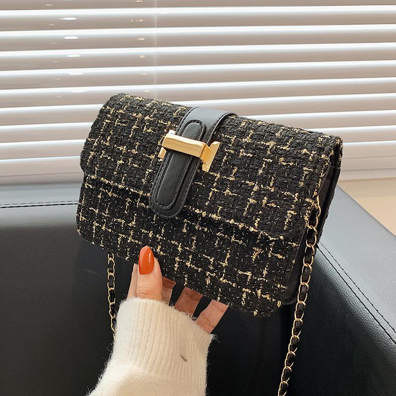 Borsa quadrata estiva alla moda in elegante bianco e nero per look casual chic