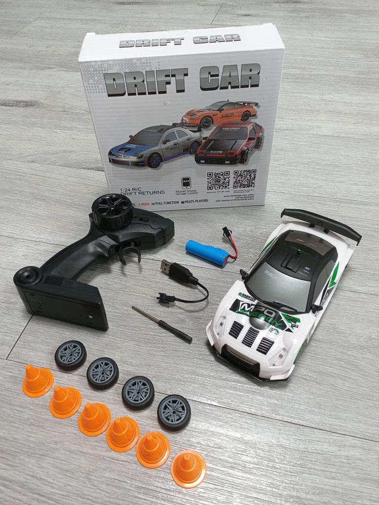 Cross1:24 RC Four-Wheel Drive High-Speed Electric Drifting Supercar Toy.