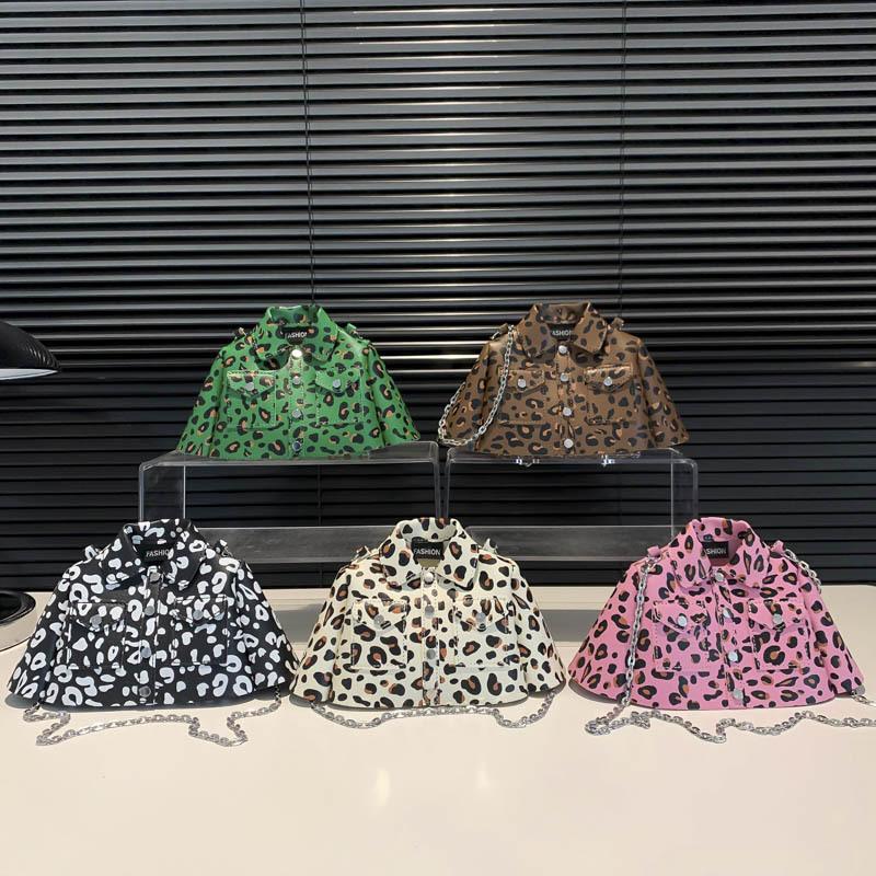 Personalized leopard print small bag women's 2025 new Korean version of fashion niche design clothes modeling crossbody small square bag