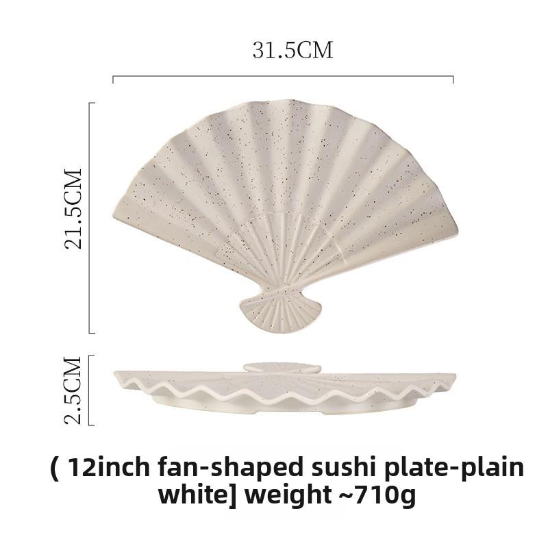 Суши, сашими, тарелка с жареным мясом, японская кухня, черно-белая посуда, бытовая ретро керамическая обеденная тарелка в форме веера