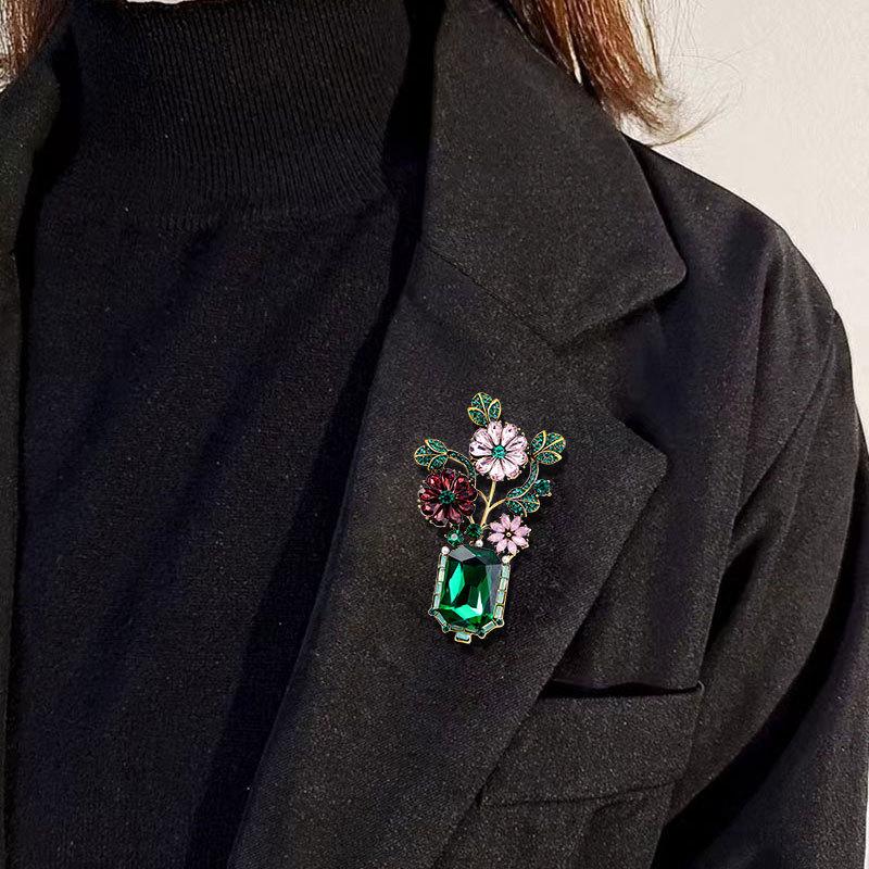 Retro Baroque Palace Vase Temperament Flower Fashionable Accessories Brooch