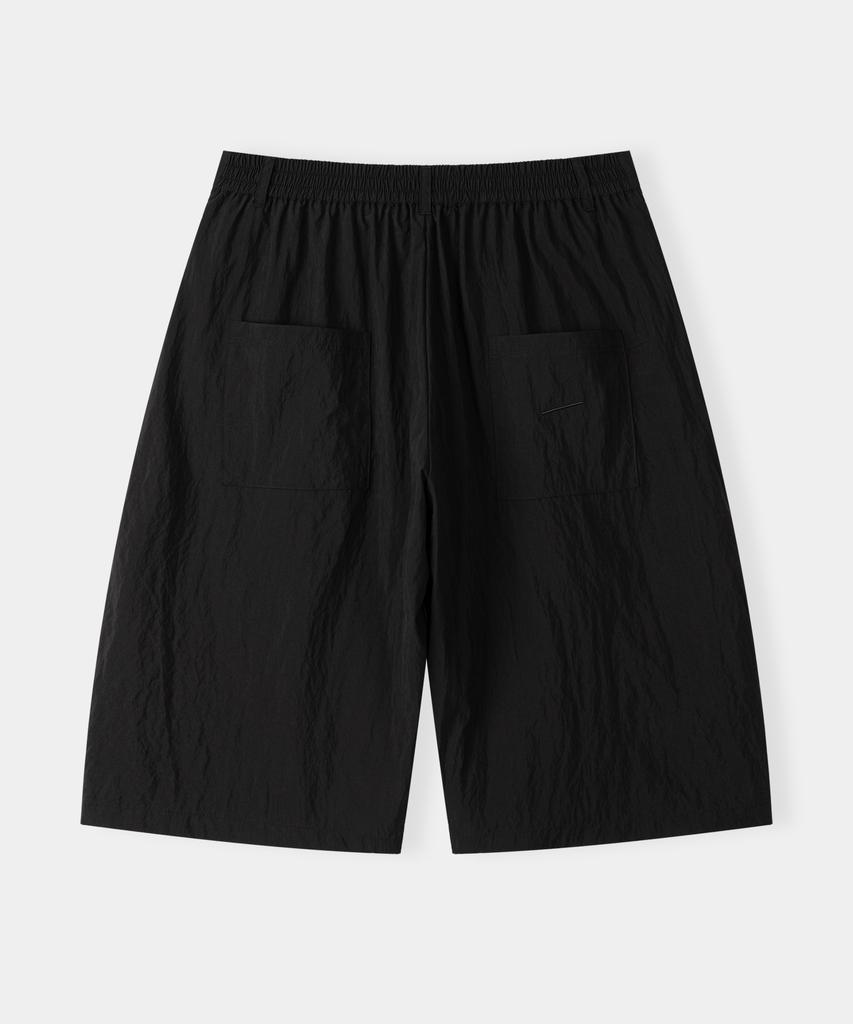 Piali Diagonal Pocket Nylon Wrinkle Bermuda Shorts (Black)