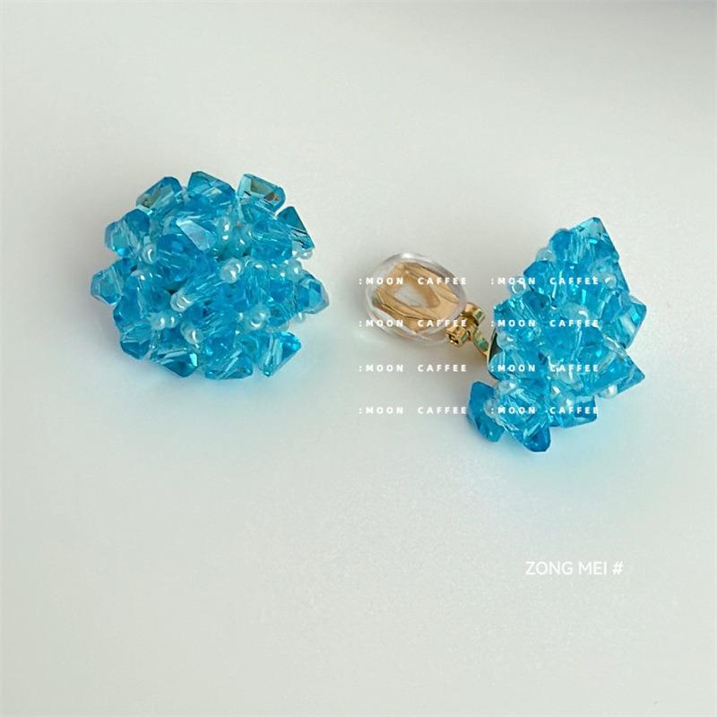 Blue beaded stud earrings heavy industry hand-woven hydrangea earrings white holiday wind ear clips mosquito coil disc s