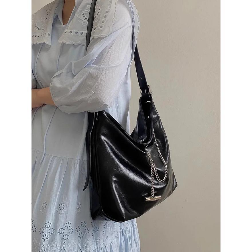 Vintage Schwarze Kette Damen Tragetaschen Mode Einfache Pendler Schulter Umhängetaschen Lässige Handtaschen mit großer Kapazität für Frauen