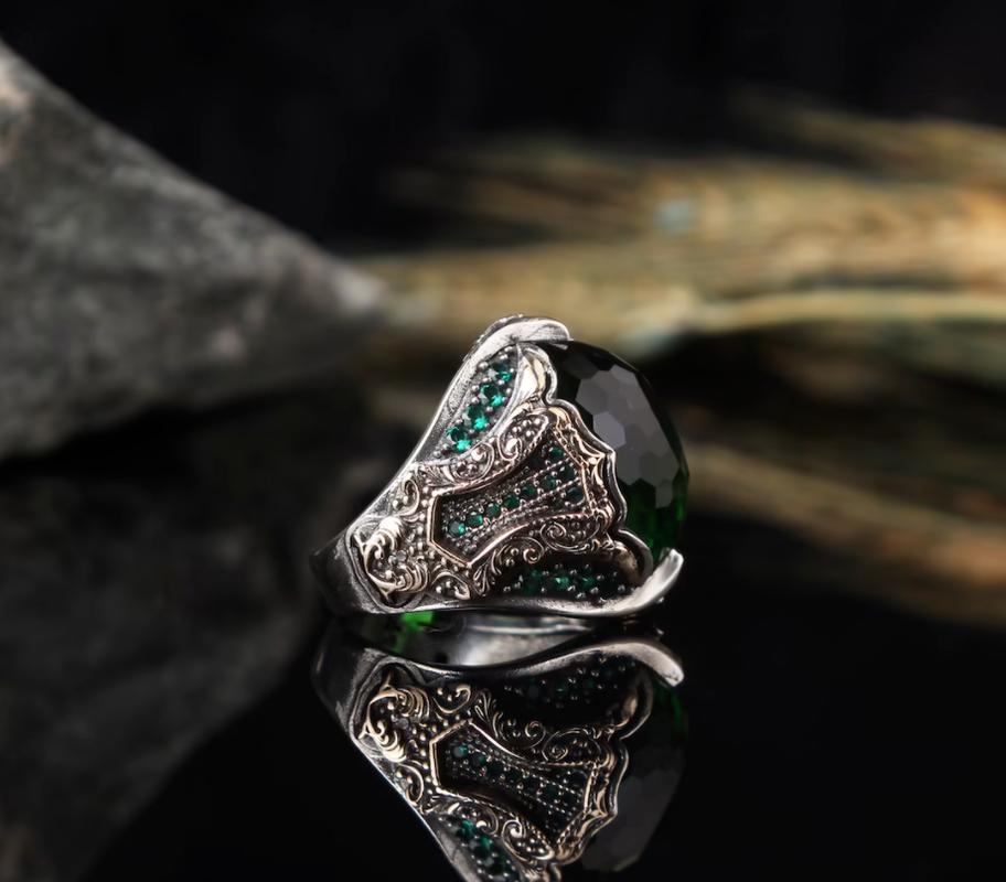 Luxus Herrenmode Silber Farbe Rund Grün Stein Handgemacht Herren Ring Vintage Gravur Muster Punk Ring Party Schmuck Geschenk