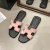 Zapatillas de mujer para exterior 2025 verano nuevas zapatillas planas de una palabra con pedrería Baidu casual para exterior sandalias de playa