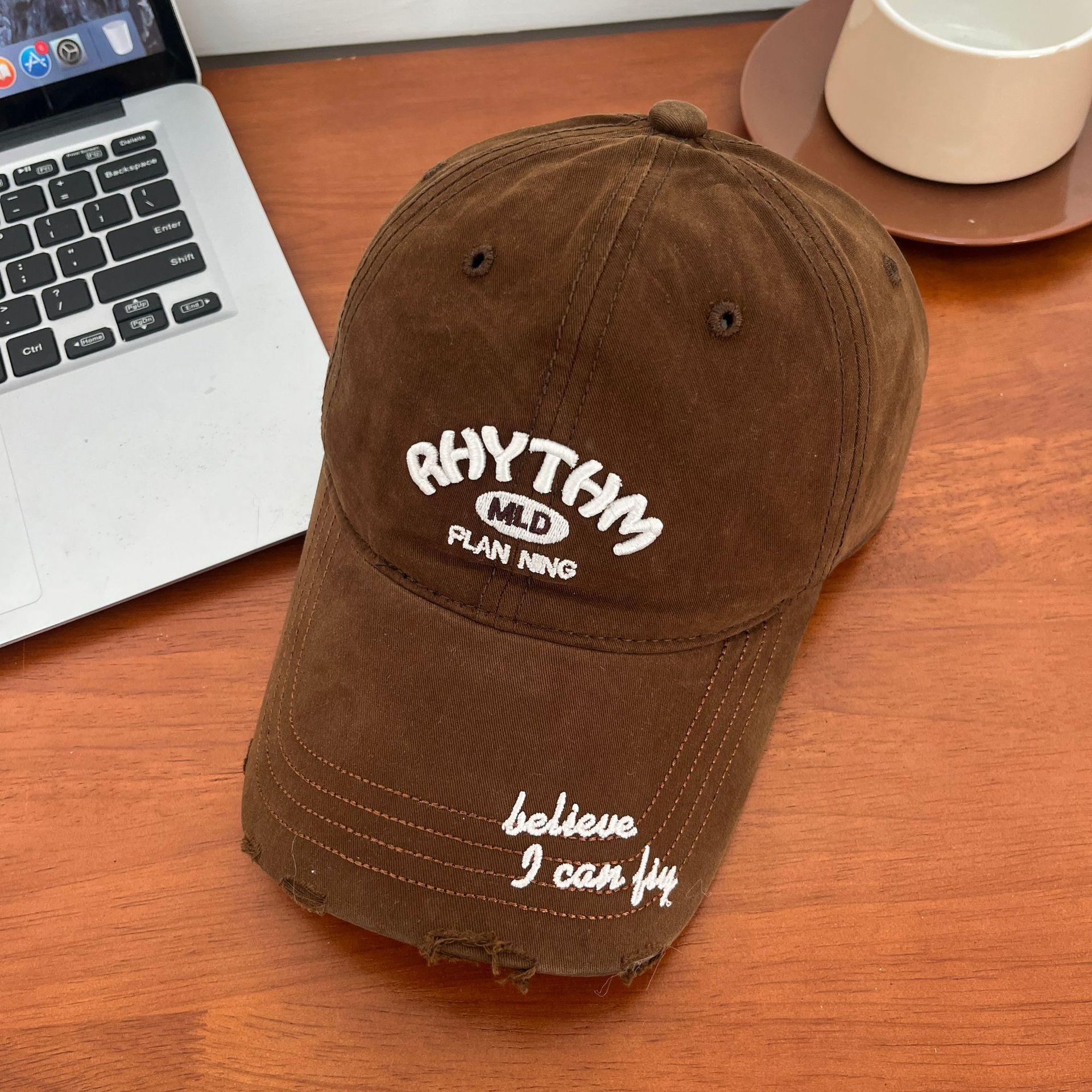 

2025 новая бейсболка с вышитыми буквами, универсальная маленькая кепка для отдыха, студенческая кепка для пары, мужская шляпа M（56-58cm） темно-коричневого