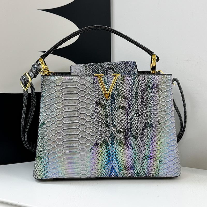 New high-end Capu snake pattern V lady bag portable shoulder women's bag