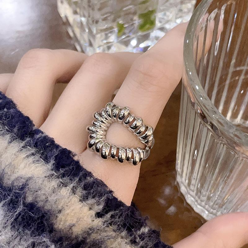 Нишевый дизайн Темная личность Змея Открытое кольцо Ношение в несколько рядов Высокое чувство моды Холодный ветер Кольцо Adjustable opening