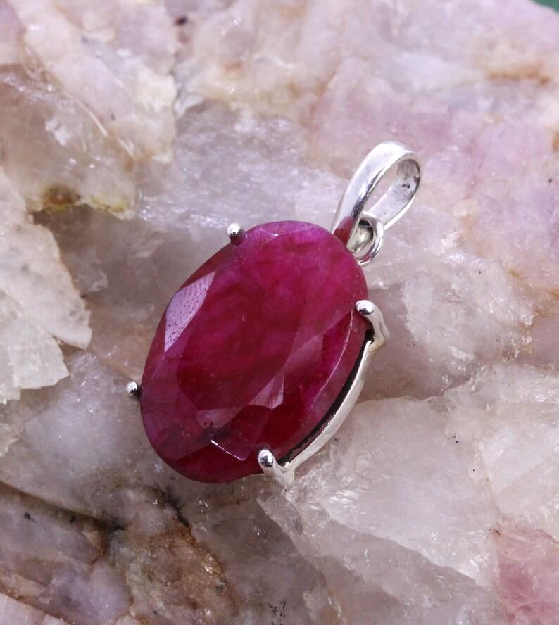 Solid 925 Sterling Silber Dyed Ruby Oval Gemstone Handmade Designer Prong Setting Healing Pendant Jewelry