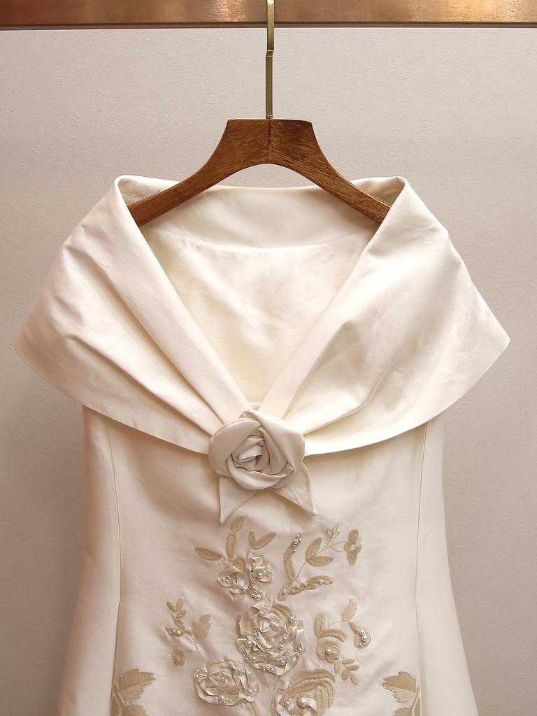 Elegantes ärmelloses Frühlingskleid für Damen mit 3D-Blumendesign