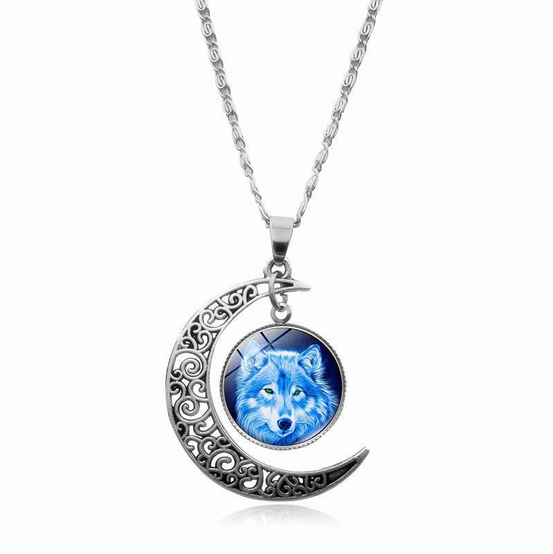 Howling Wolf Moon Time Gemstone Pendant Necklace Women's Versatile Collarbone Chain Accessory