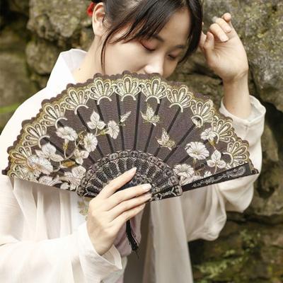 Handheld Fan Vintage Style Bright Color Exquisite Pattern Fine Workmanship Ultralight Cloth Retro Chinese Style Folding Fan Photography Prop Office